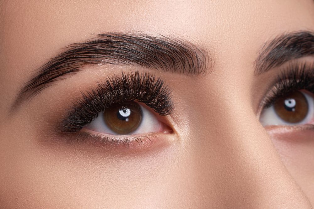 A close up of a woman 's eyes with long eyelashes.