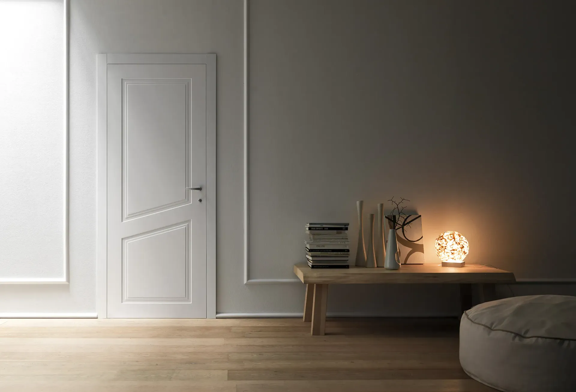 Un soggiorno con una porta bianca e una panca in legno.