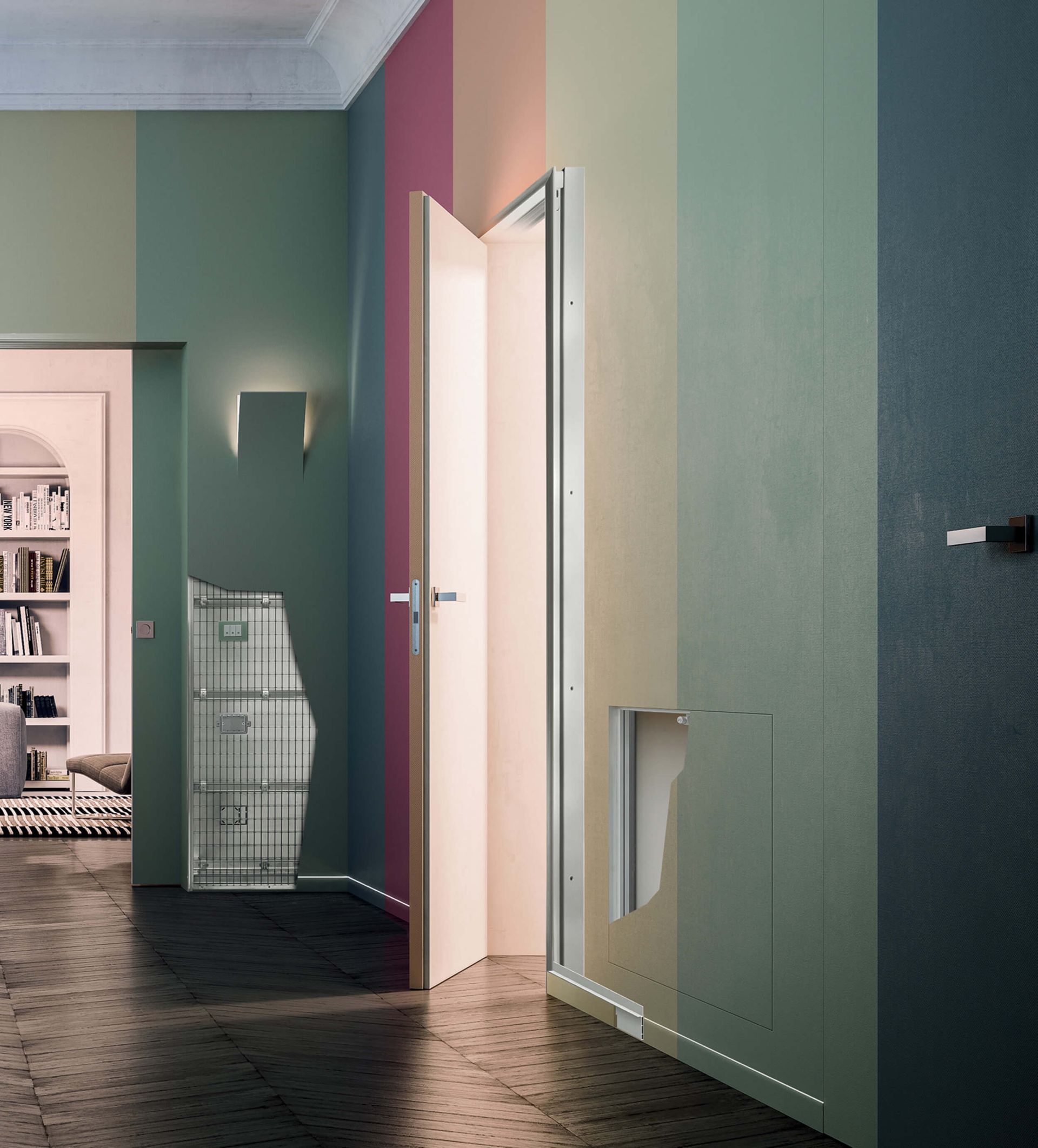 Un corridoio con alcune porte e una libreria sullo sfondo