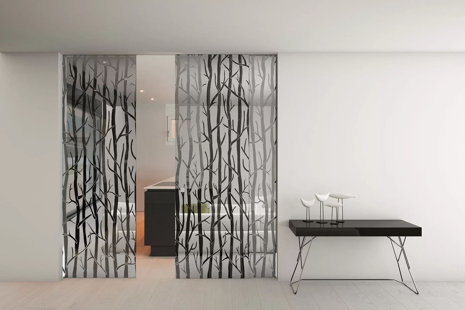 Una stanza con una porta scorrevole in vetro e un tavolo