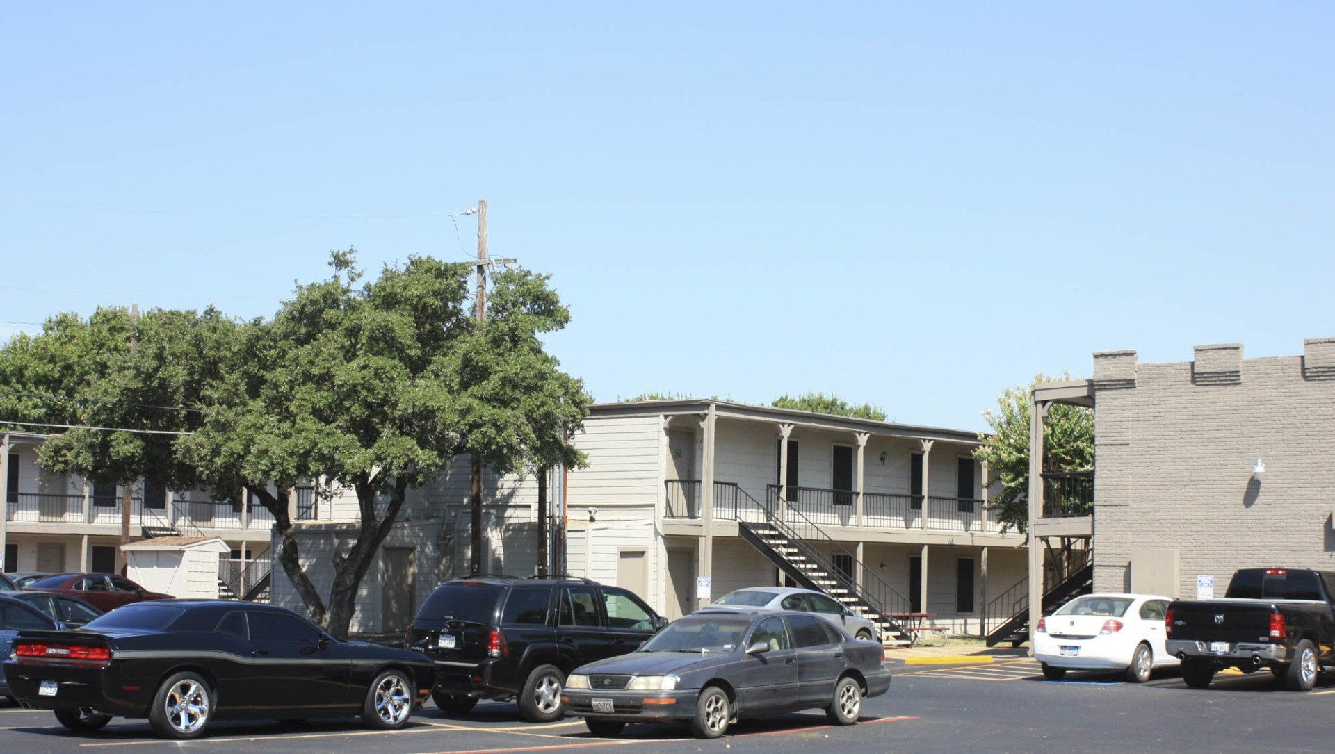 Highlander Square Apartment Exterior