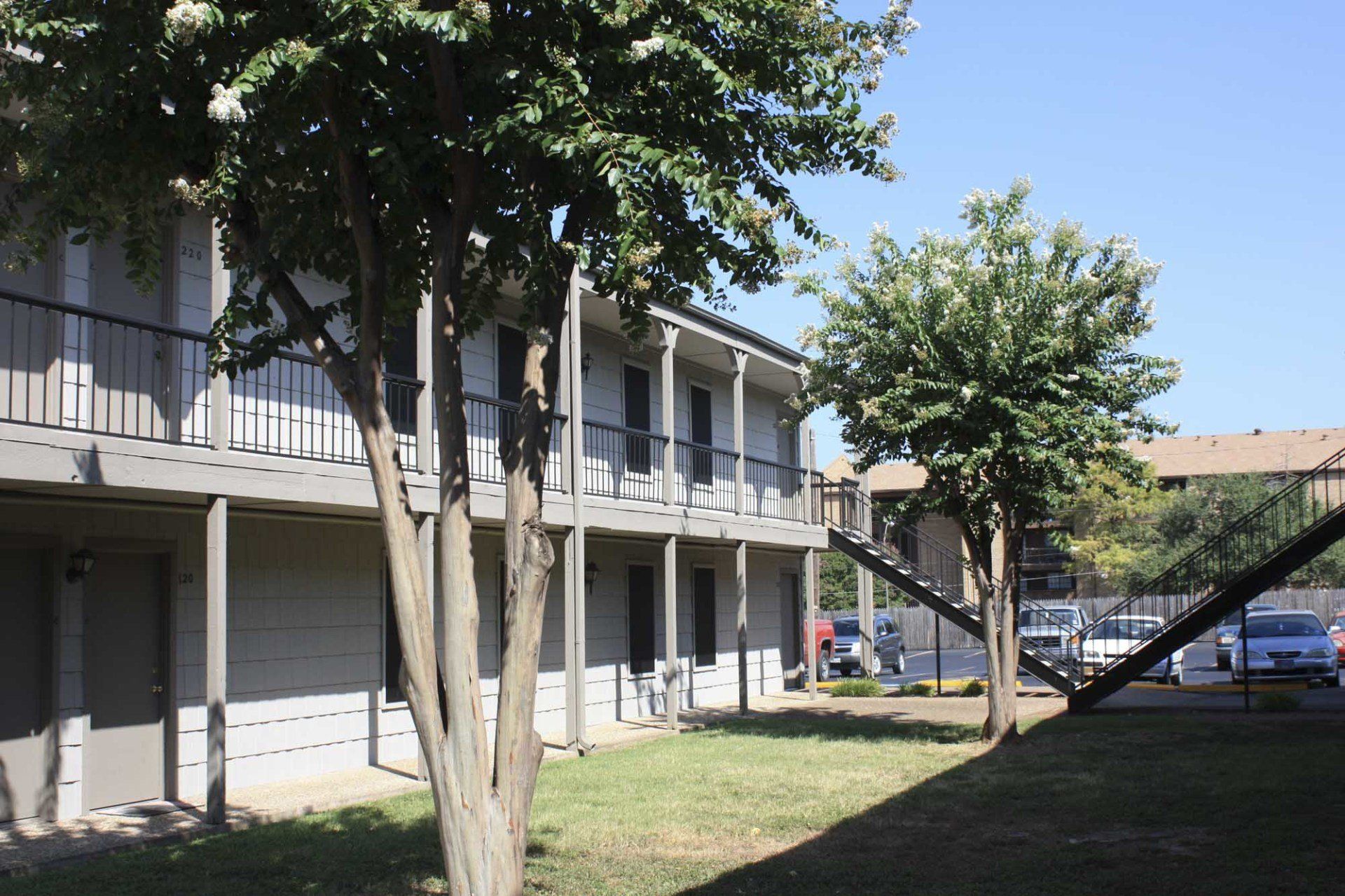 Highlander Square Apartment Exterior