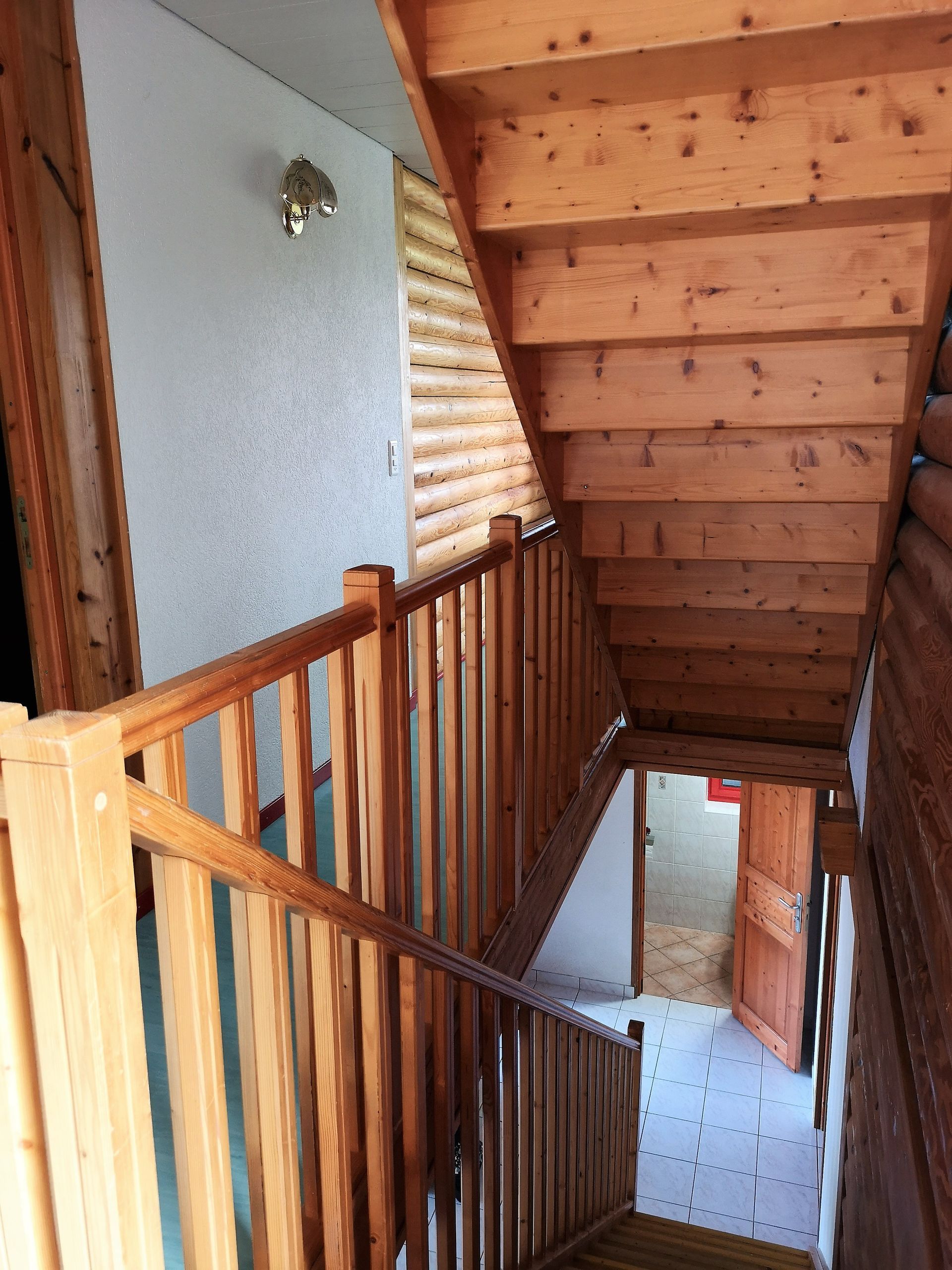 1er étage avec 3 chambres, salle de bain, balcon