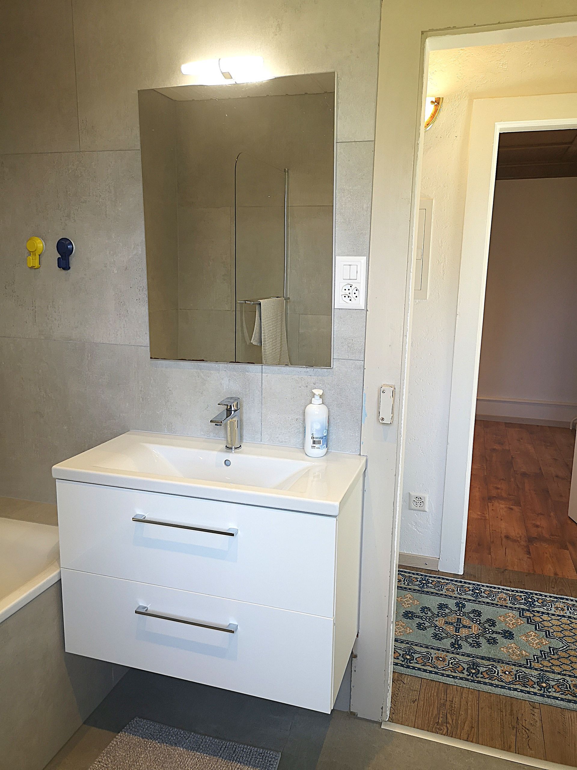 1er étage salle de bain avec baignoire