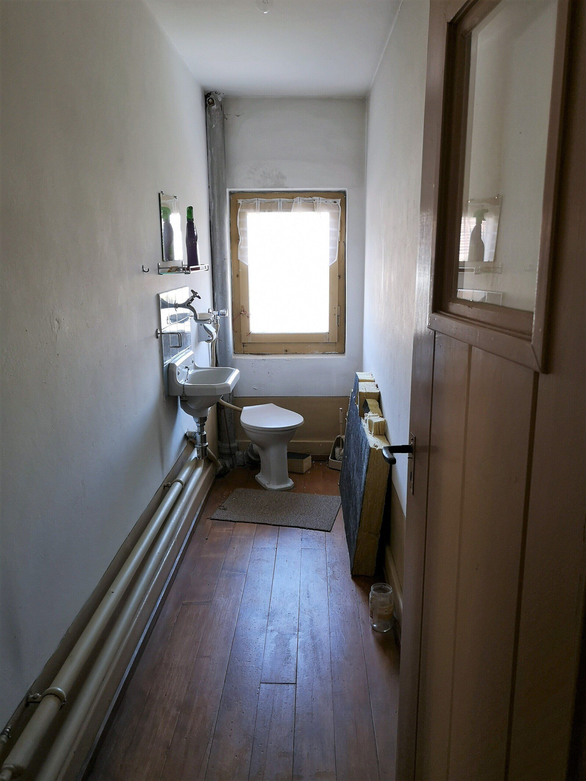 Appartement 2ème à rénover WC