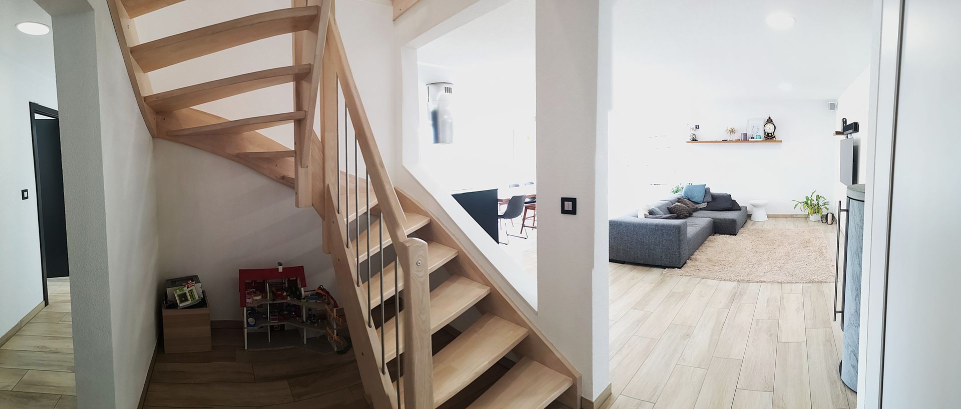Accès au rez inférieur par le rez supérieur