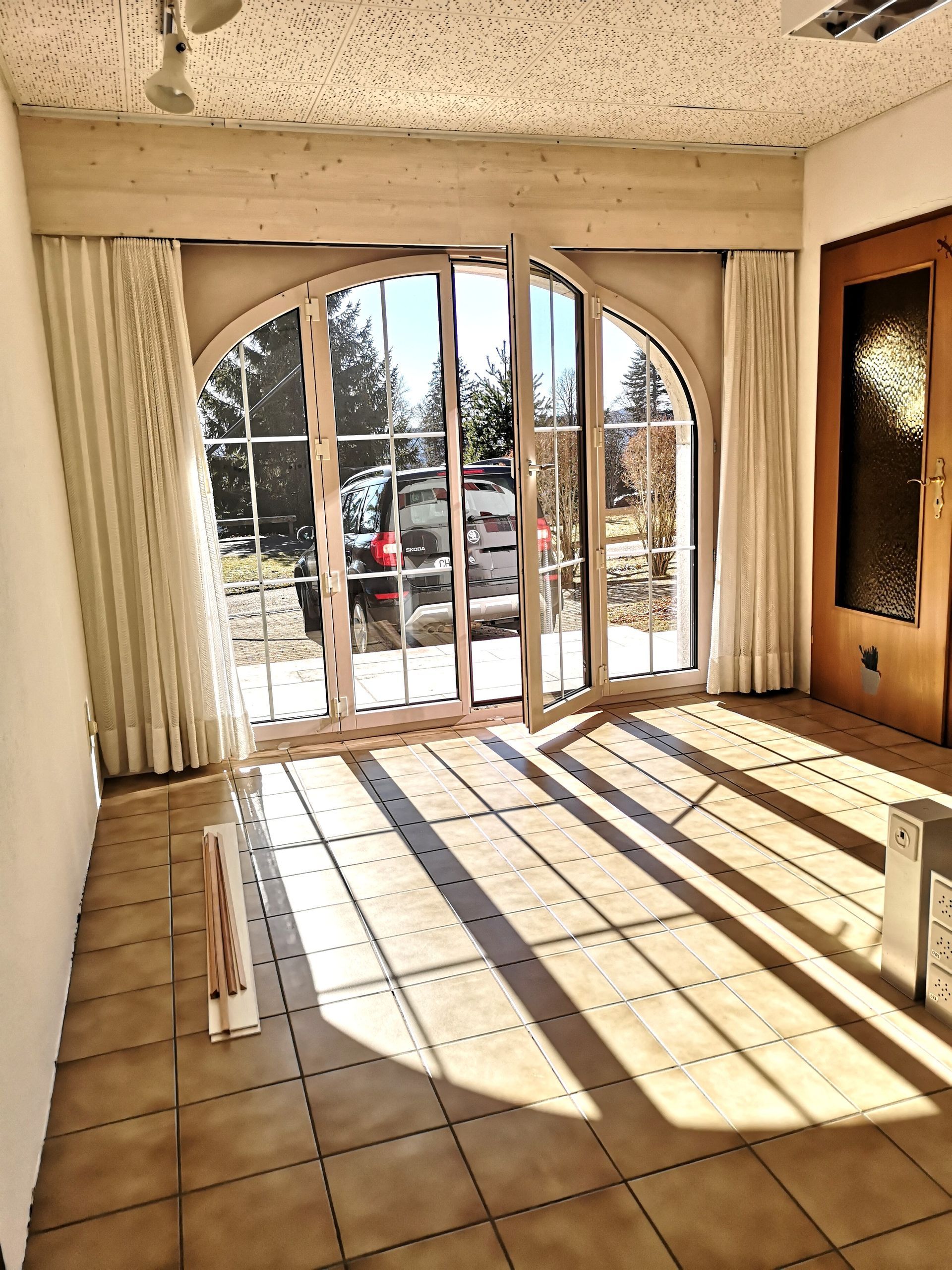 Rez-de-chaussée bureau ou pièce diverse