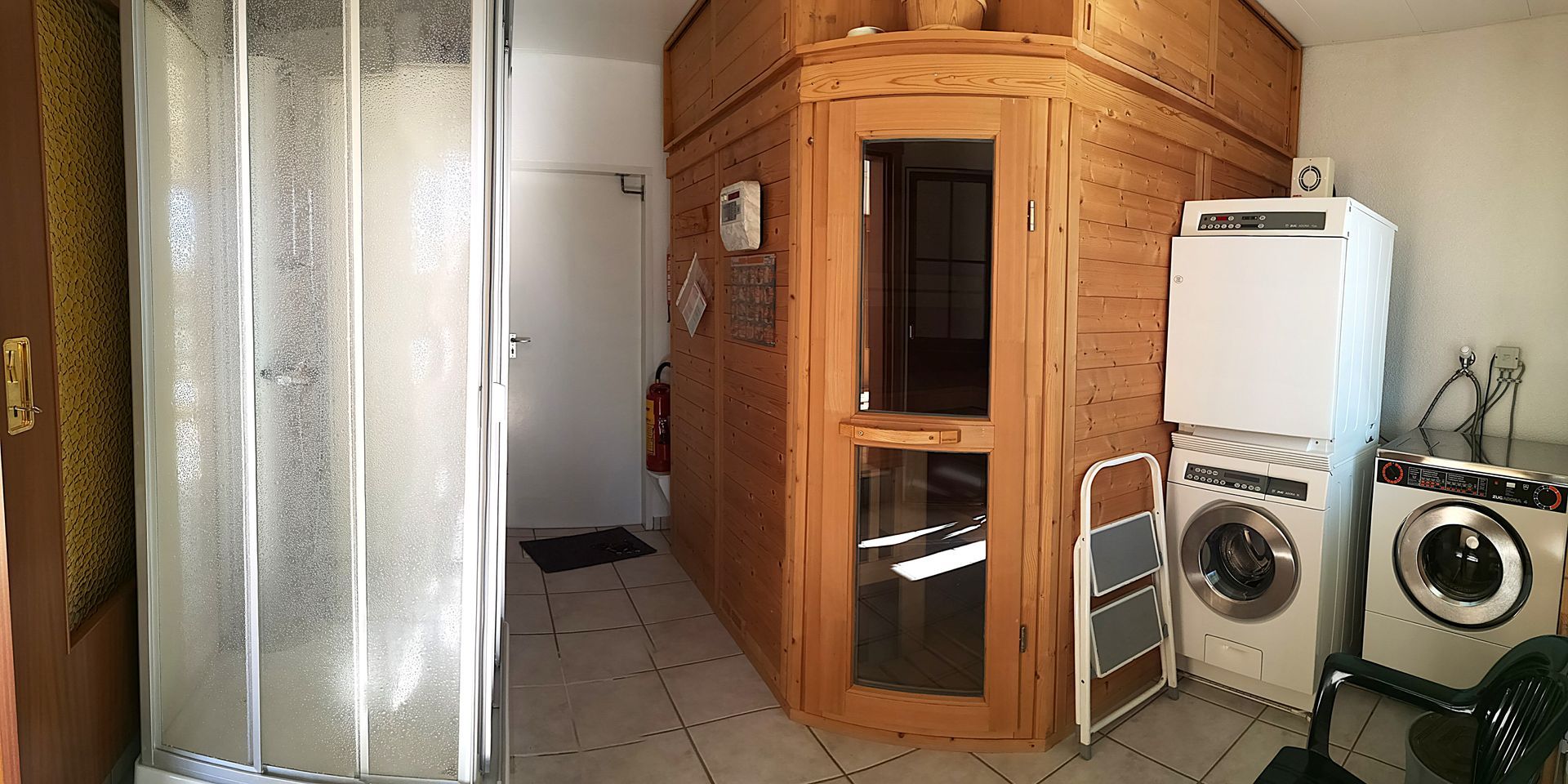 Rez-de-chaussée buanderie, sauna, douche