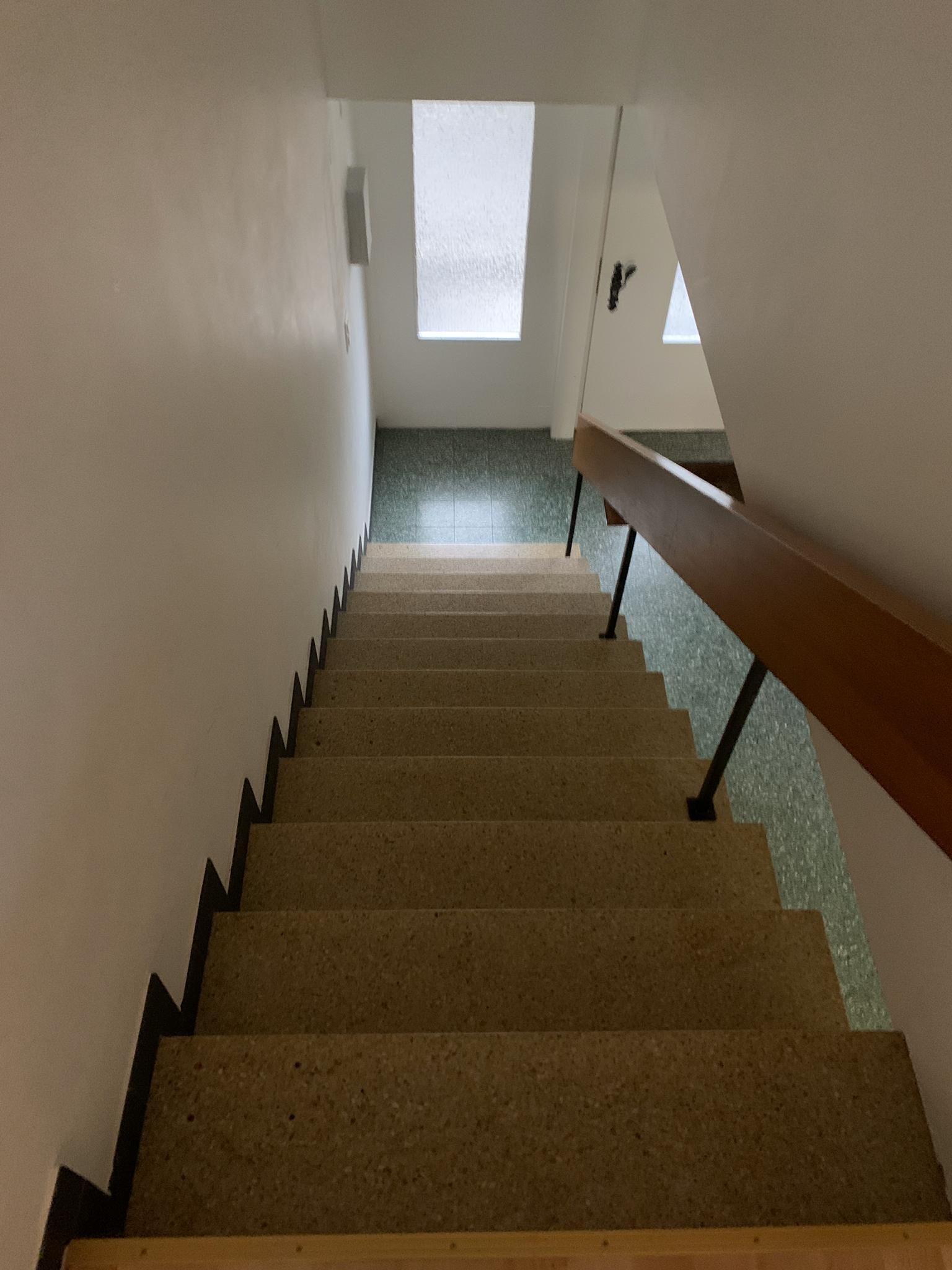 Rez escalier menant au 1er étage