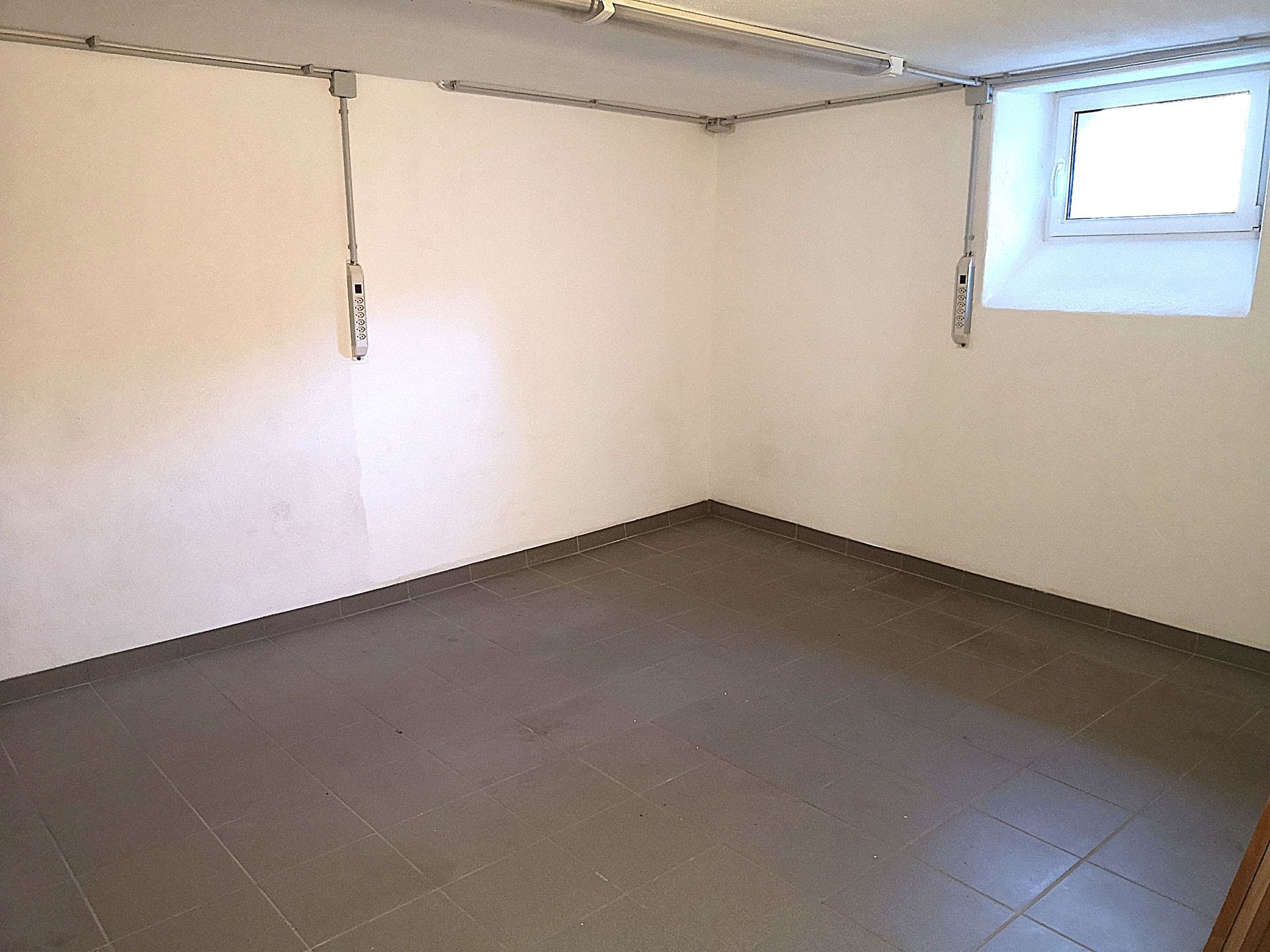 Pièce pour diverses utilisations