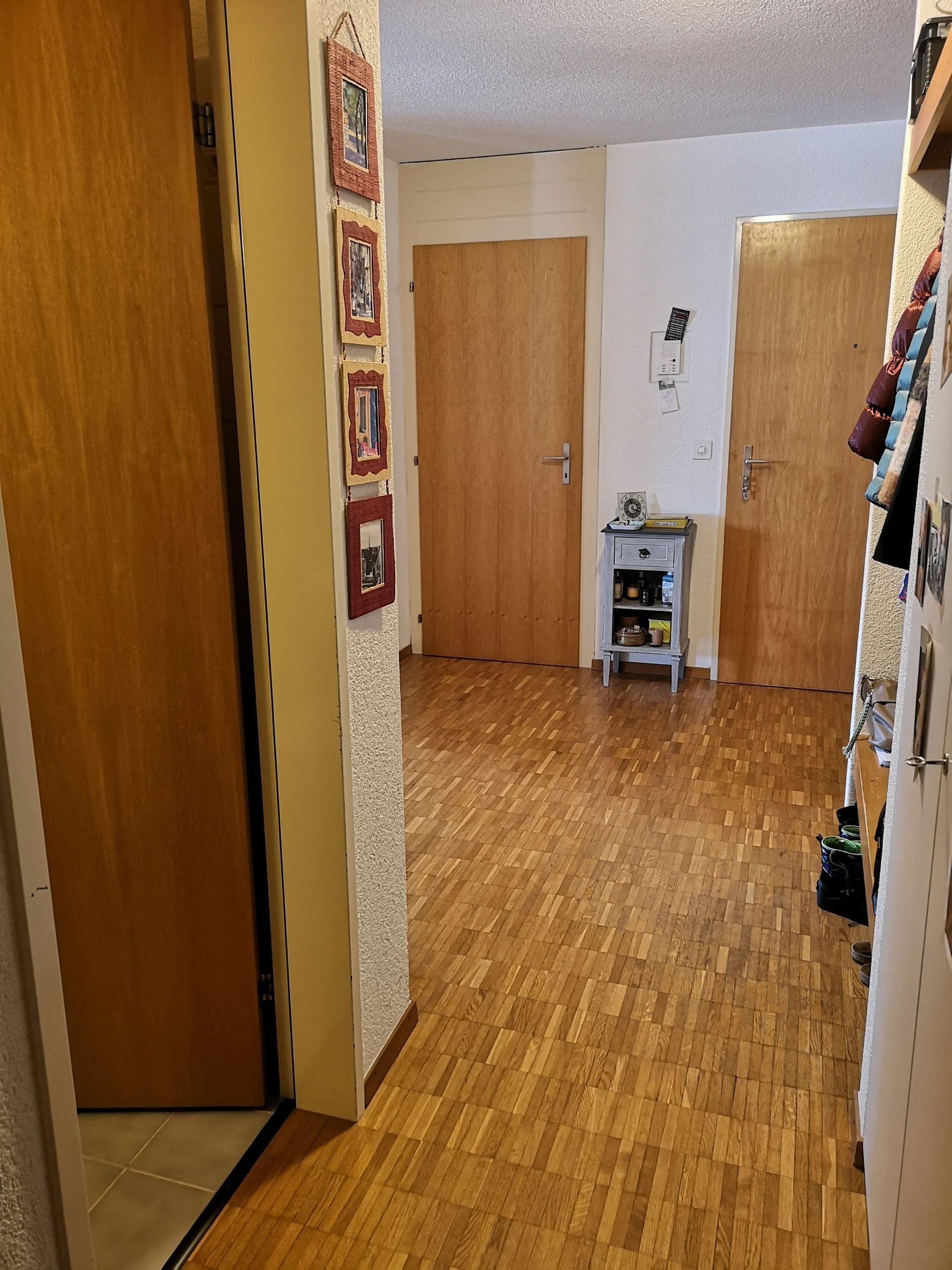 Porte d'entrée et cellier