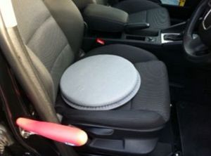 Easy access swivel seat with handy bar
