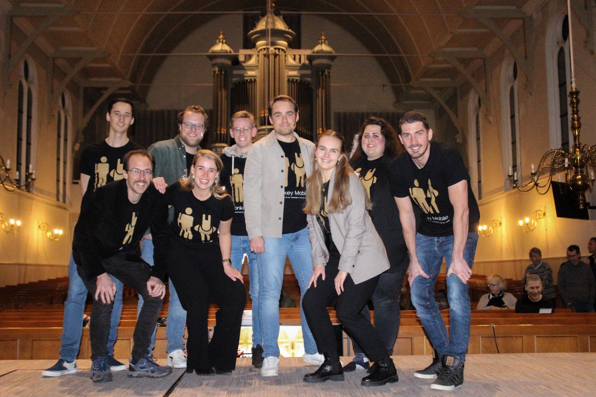 groep mensen in kerk