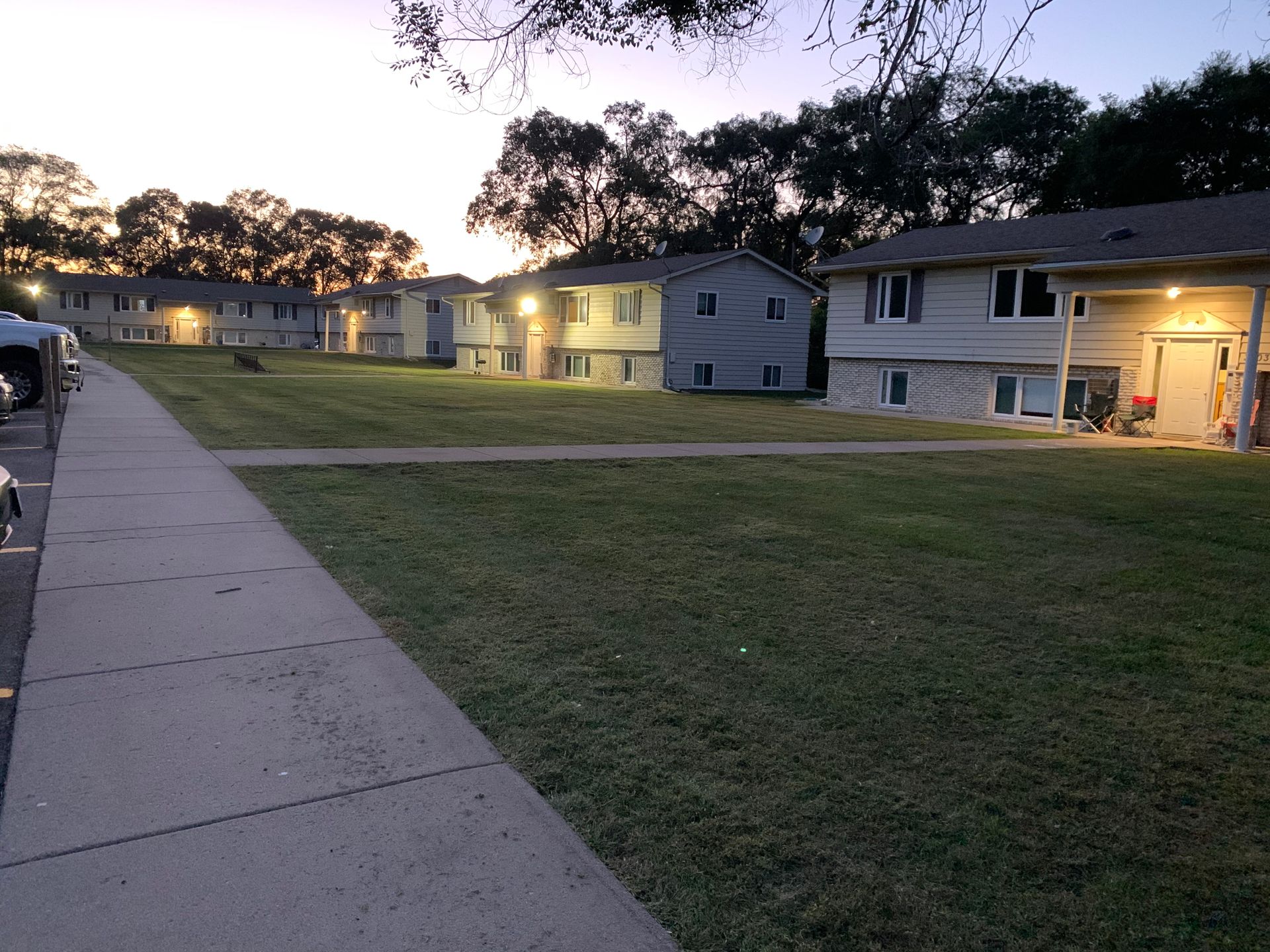 A row of houses are lined up next to each other