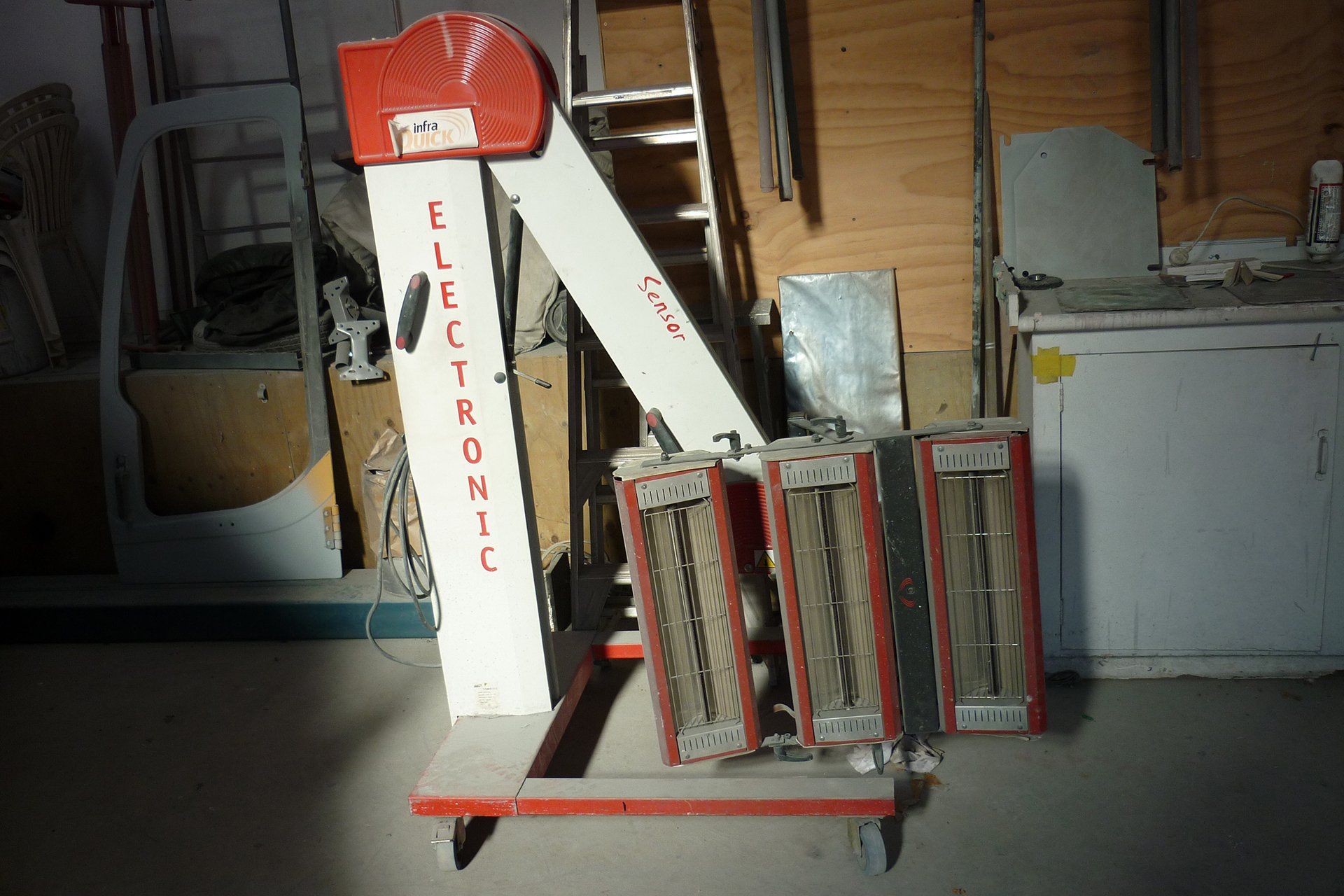 Heat lamp at Forbes Panel and Paint in Blenheim NZ