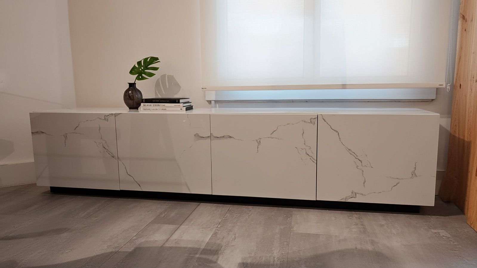 Banco o caja de almacenamiento con aspecto de mármol blanco y vetas grises