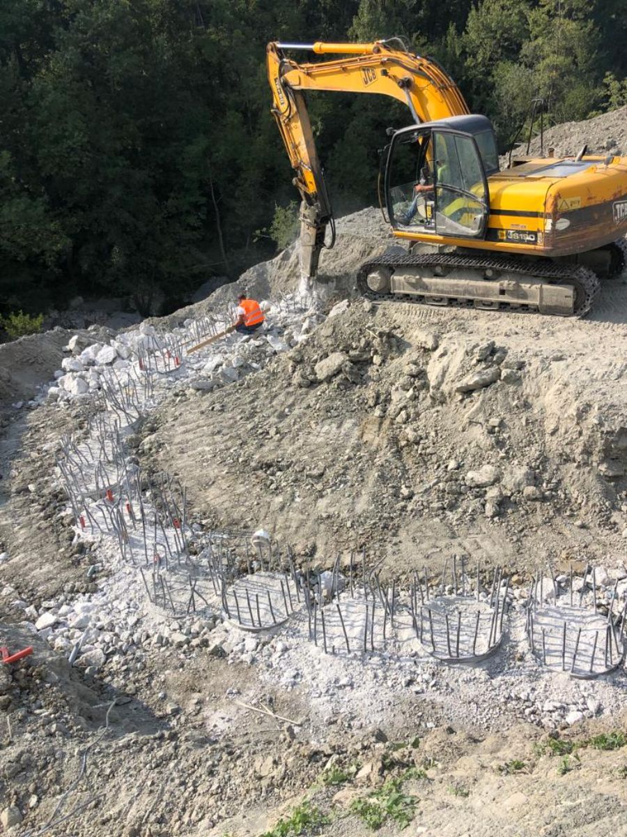 scavi per la costruzione di una strada