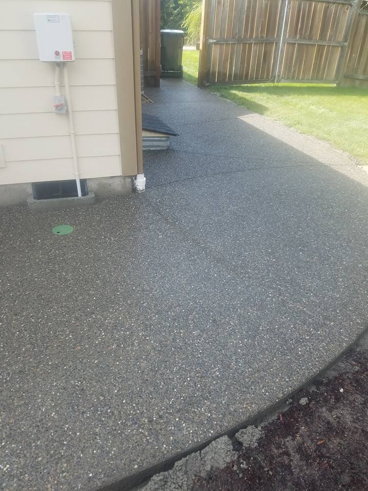 Custom exposed aggregate concrete flatwork with seamless corner transition