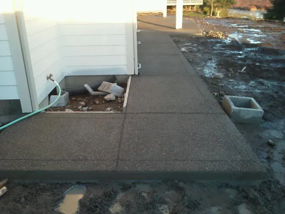 Residential sidewalk replacement with integrated drainage area