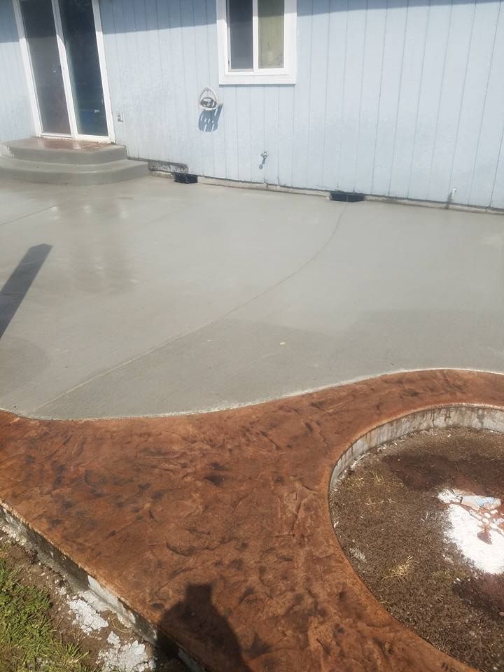 Backyard concrete patio project by professional concrete contractor
