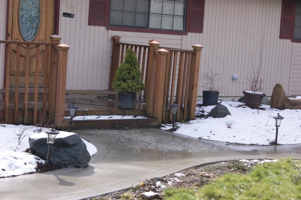 Smooth finish concrete sidewalk with rounded edge design
