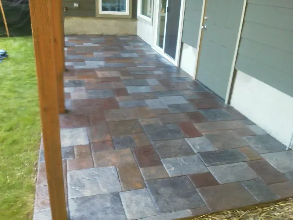 Outdoor concrete slab finished with multicolor stamp texture