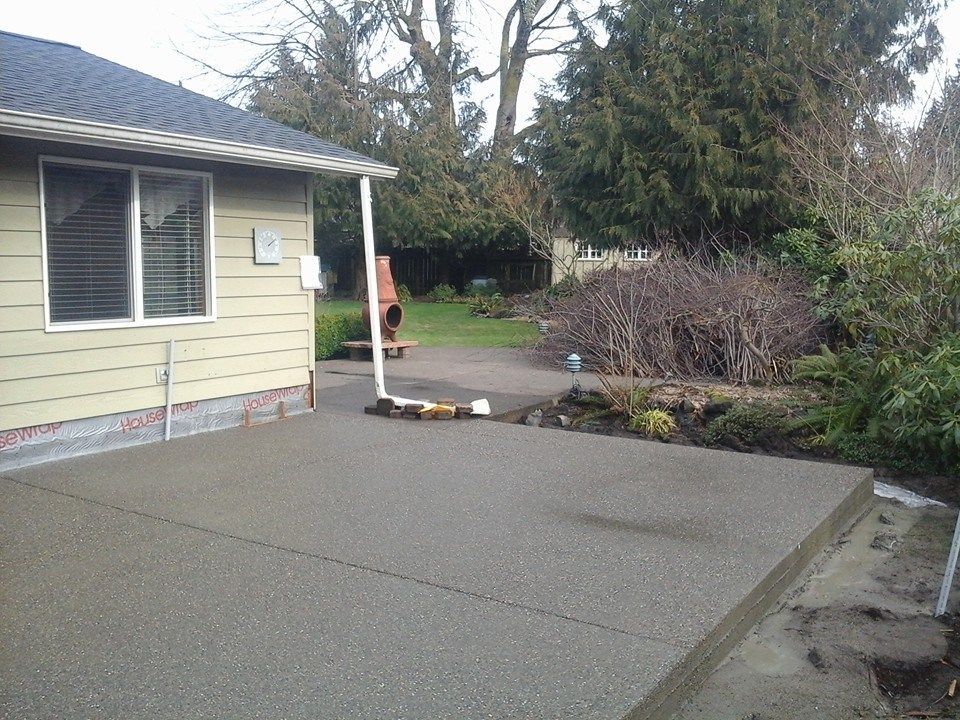 Decorative exposed stone finish patio built for outdoor living