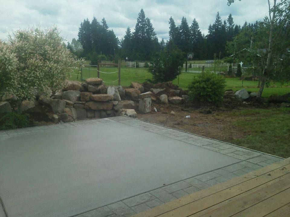 Residential concrete flatwork with clean broom finish center panel