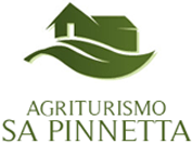 Logo dell'Agriturismo Sa Pinetta: un'icona verde di una casa sopra una foglia stilizzata, con il nome dell'attività in testo verde sottostante.