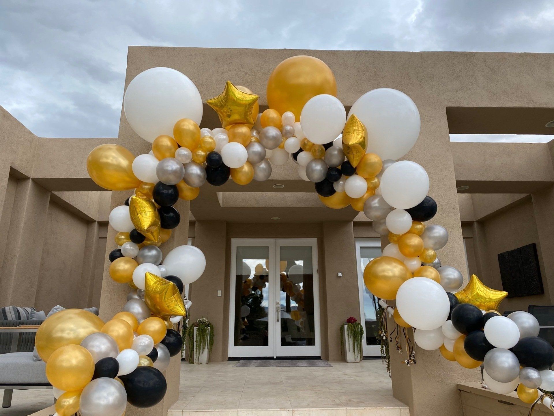 Gold, white & black arch