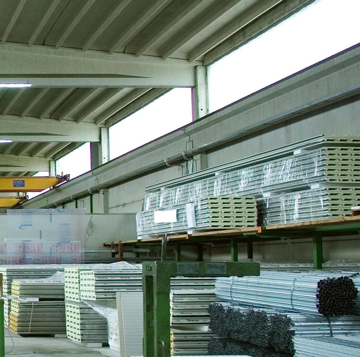 tubi in metallo di vaie dimensioni