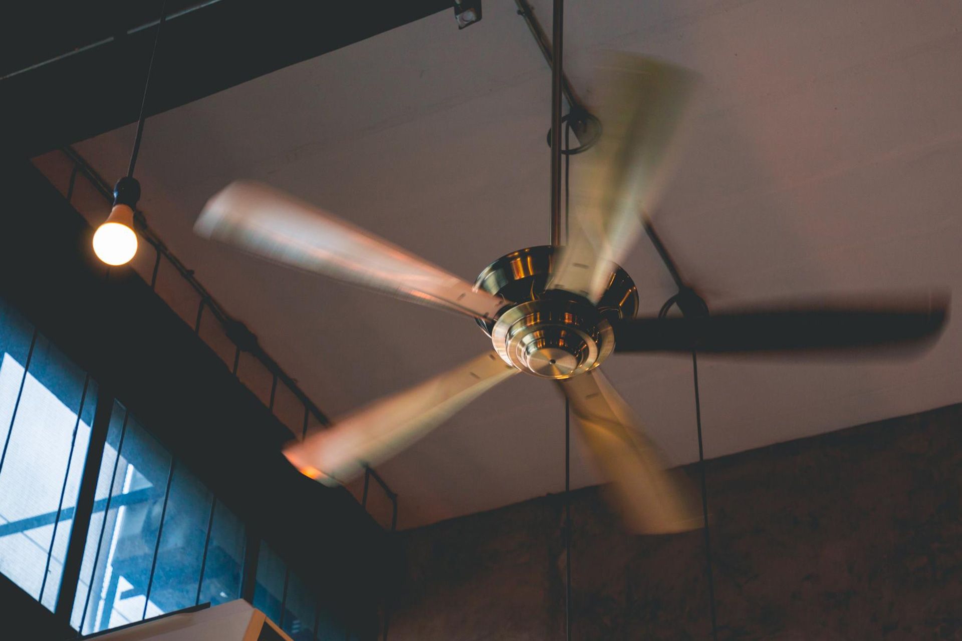 Ceiling Fan Direction: Which way should my fan spin in winter or summer?