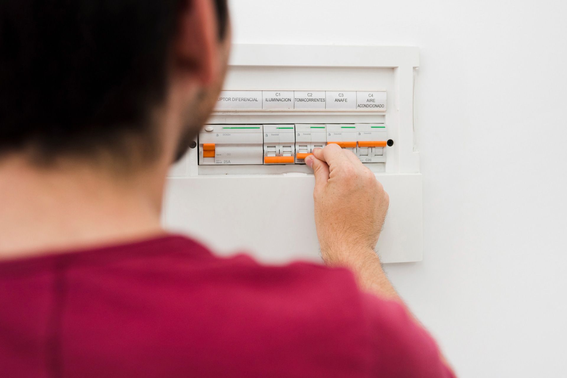 How to Tell if Your AC Fuse Is Blown