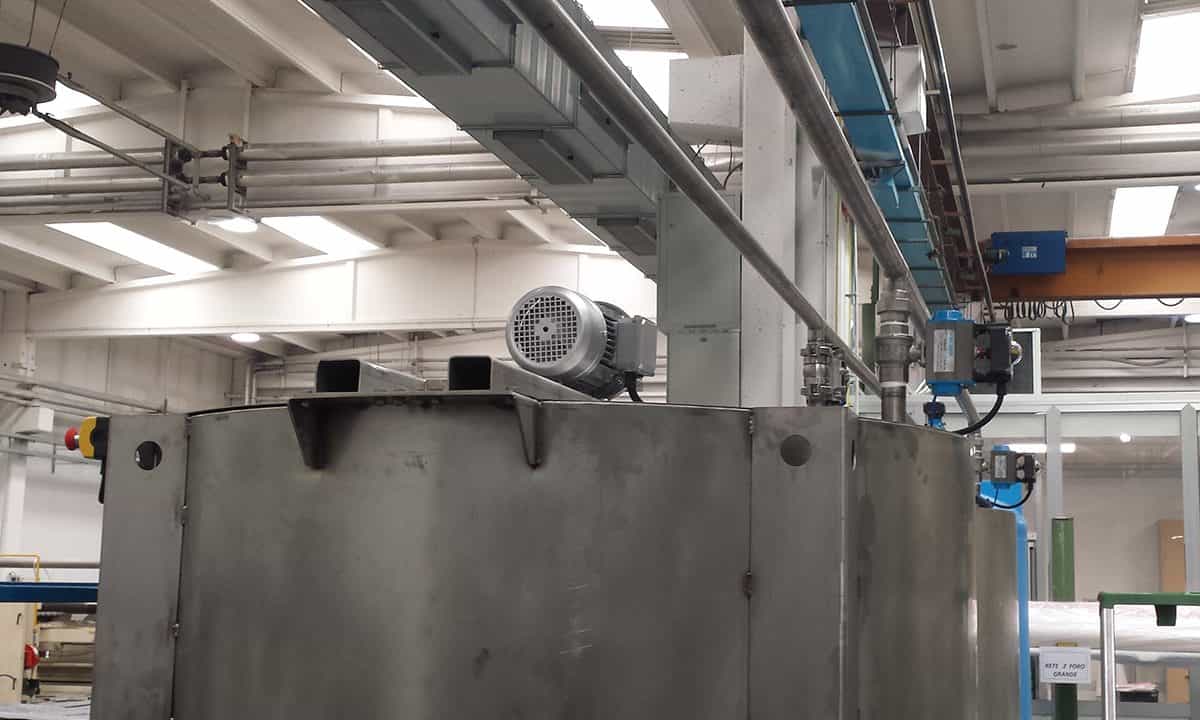 macchinario con valvole e pompe