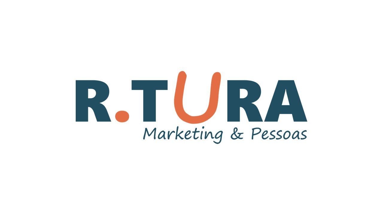 Logotipo da R.TURA, uma empresa de marketing, com texto em azul-petróleo e laranja. 