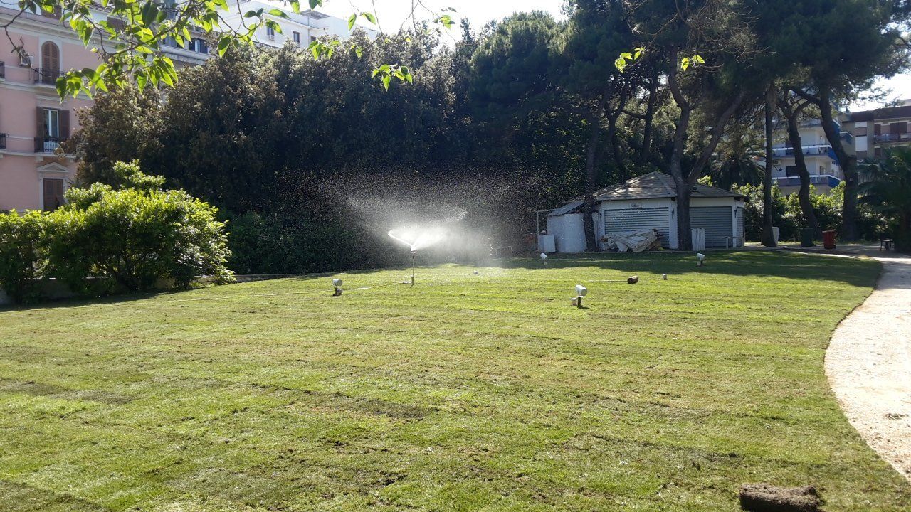 giardino con impianto d'irrigazione