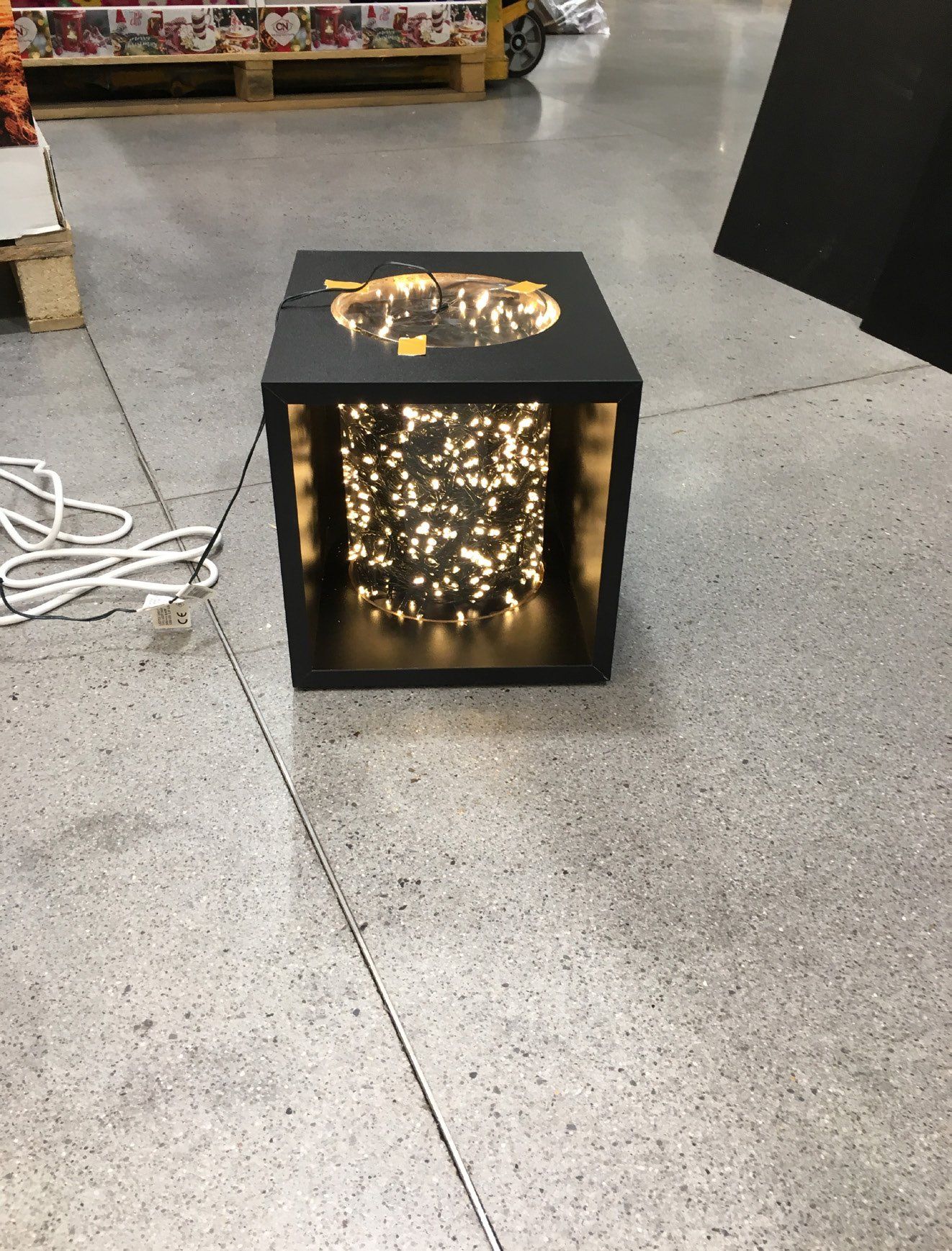 ESP-CA501_Espositore in Cartone per Luci Nalatizie