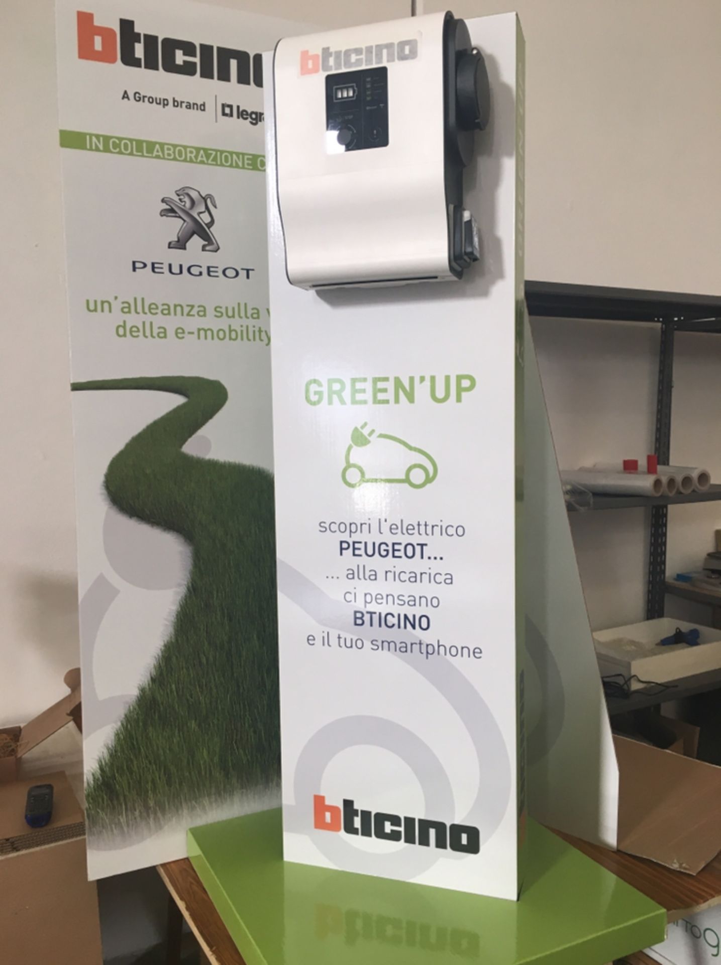 ESP-CA906_Espositore Colonnina in Cartone con Campioni