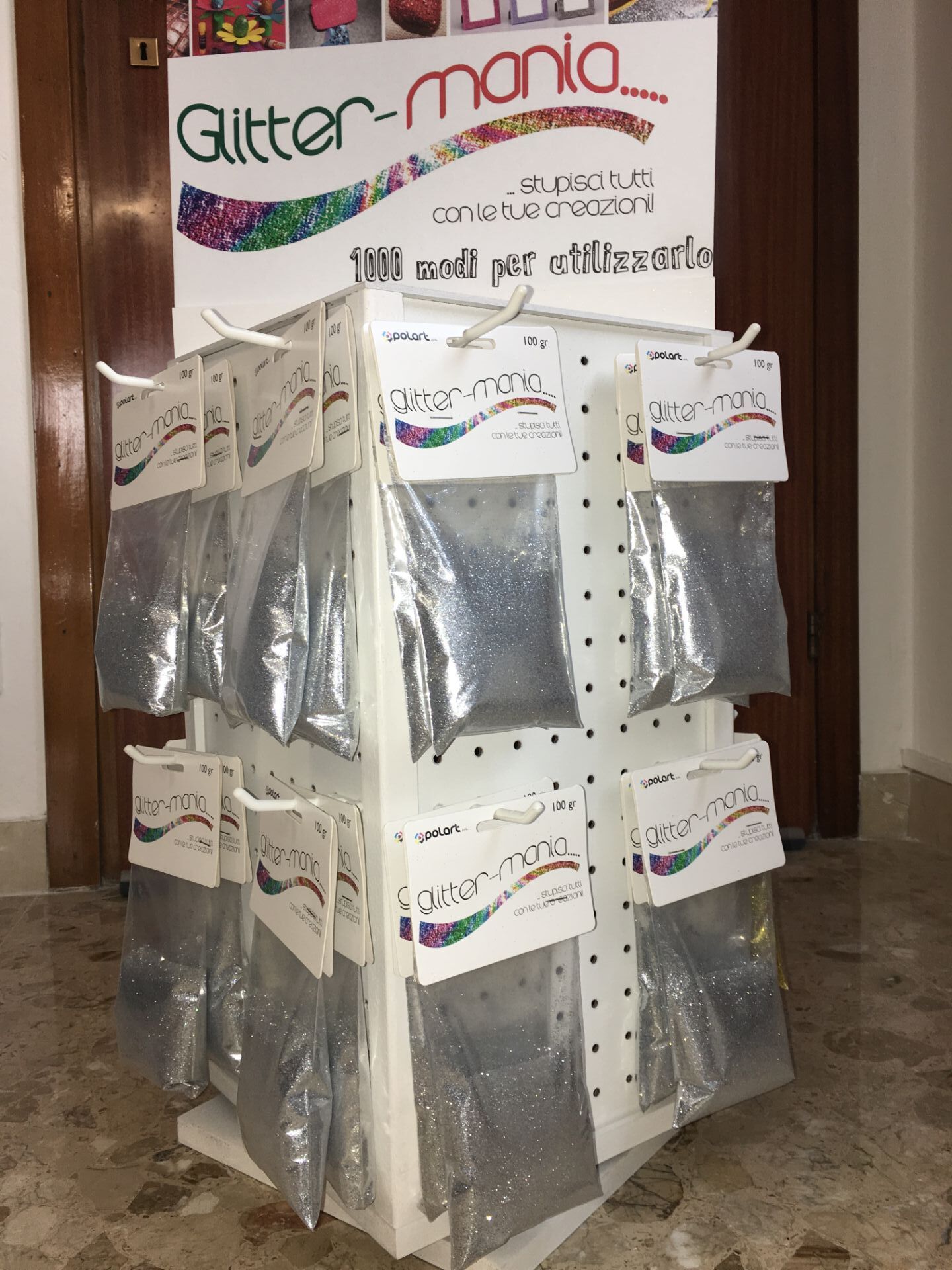 ESP-LE502_Espositore in Legno Girevole e Forato per Appenderia