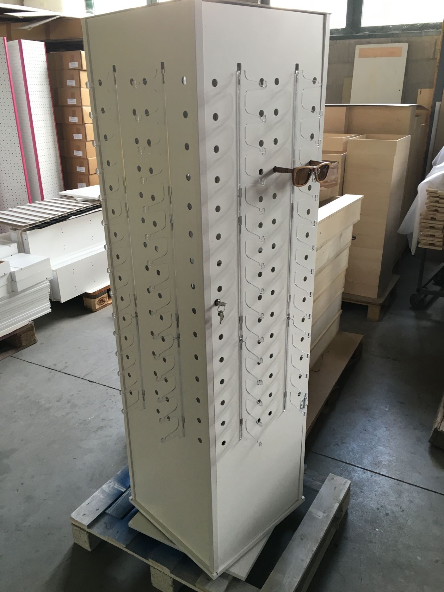 ESP-LE900_Espositore in Legno Girevole