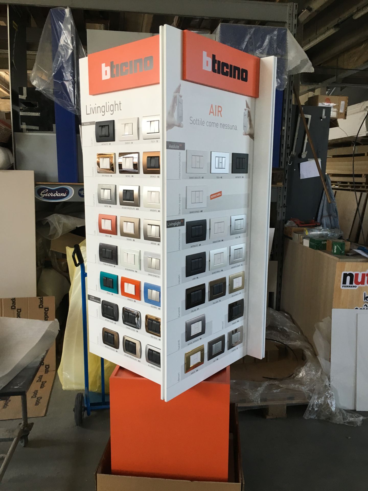 ESP-LE904_Espositore in Legno e Forex Girevole per Campionatura