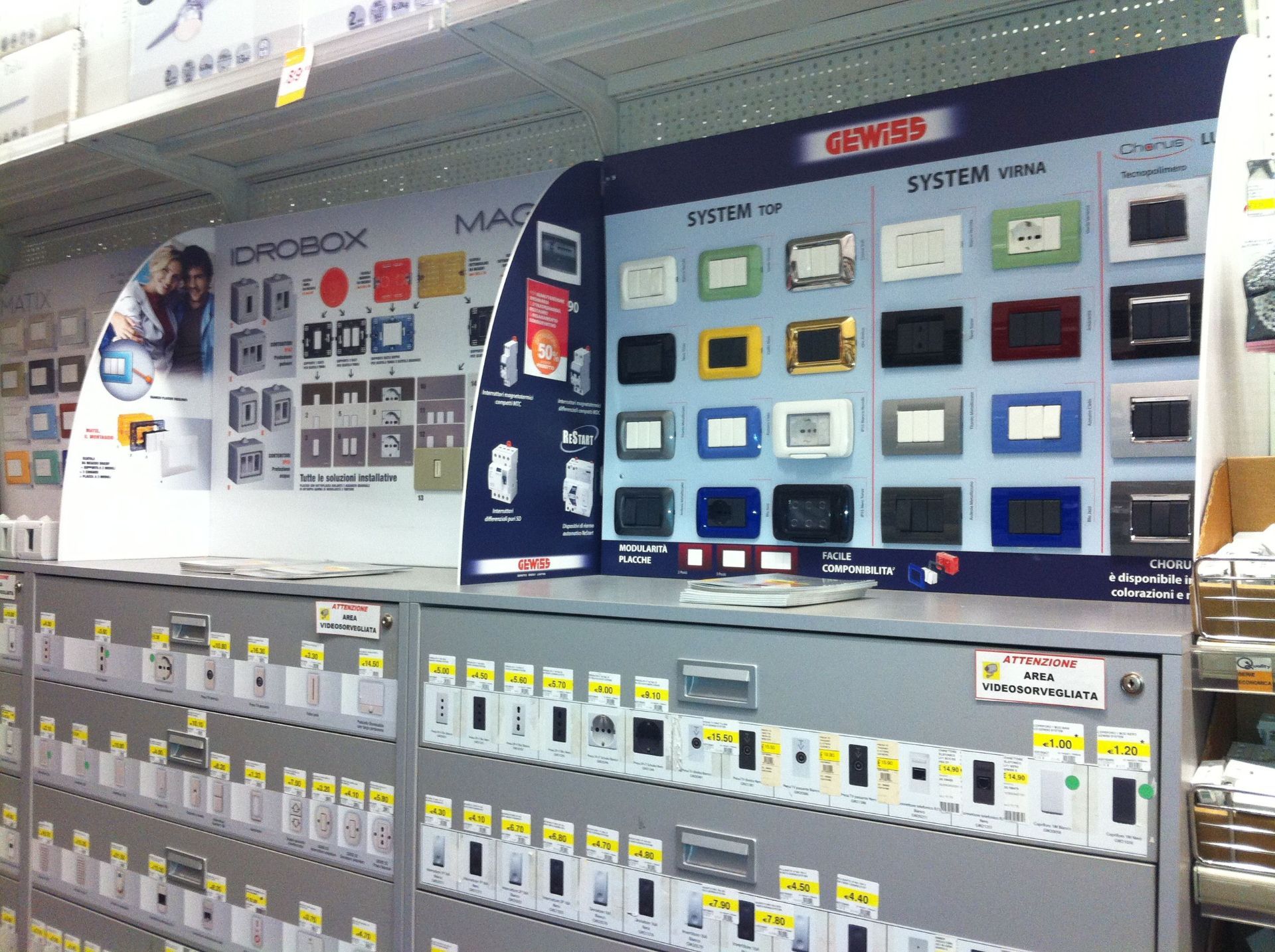 Mobile Espositivo con Serratura e Pannelli Didattici