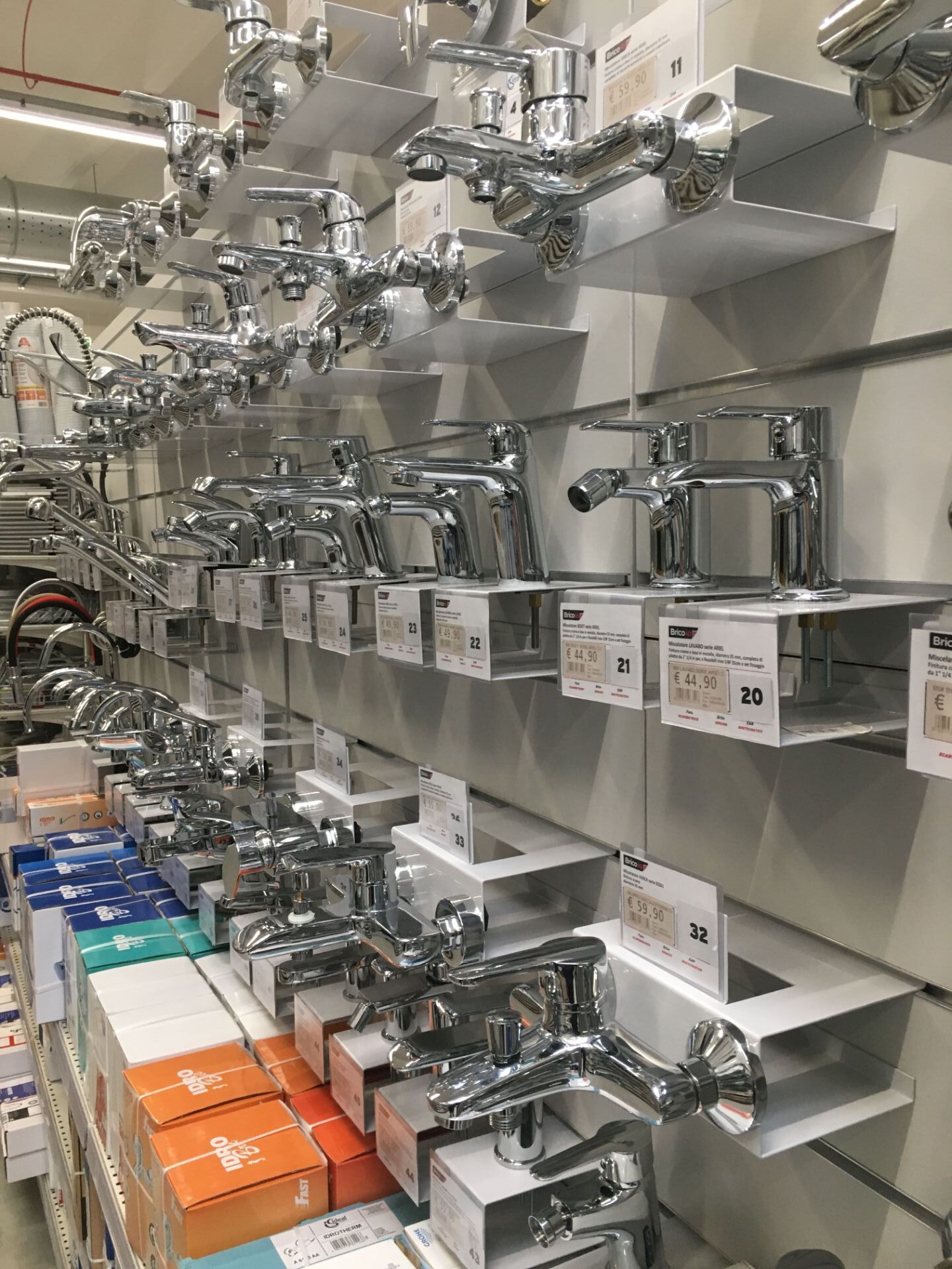 Esposizione Pannelli Dogati e Ganci per Arredo Bagno