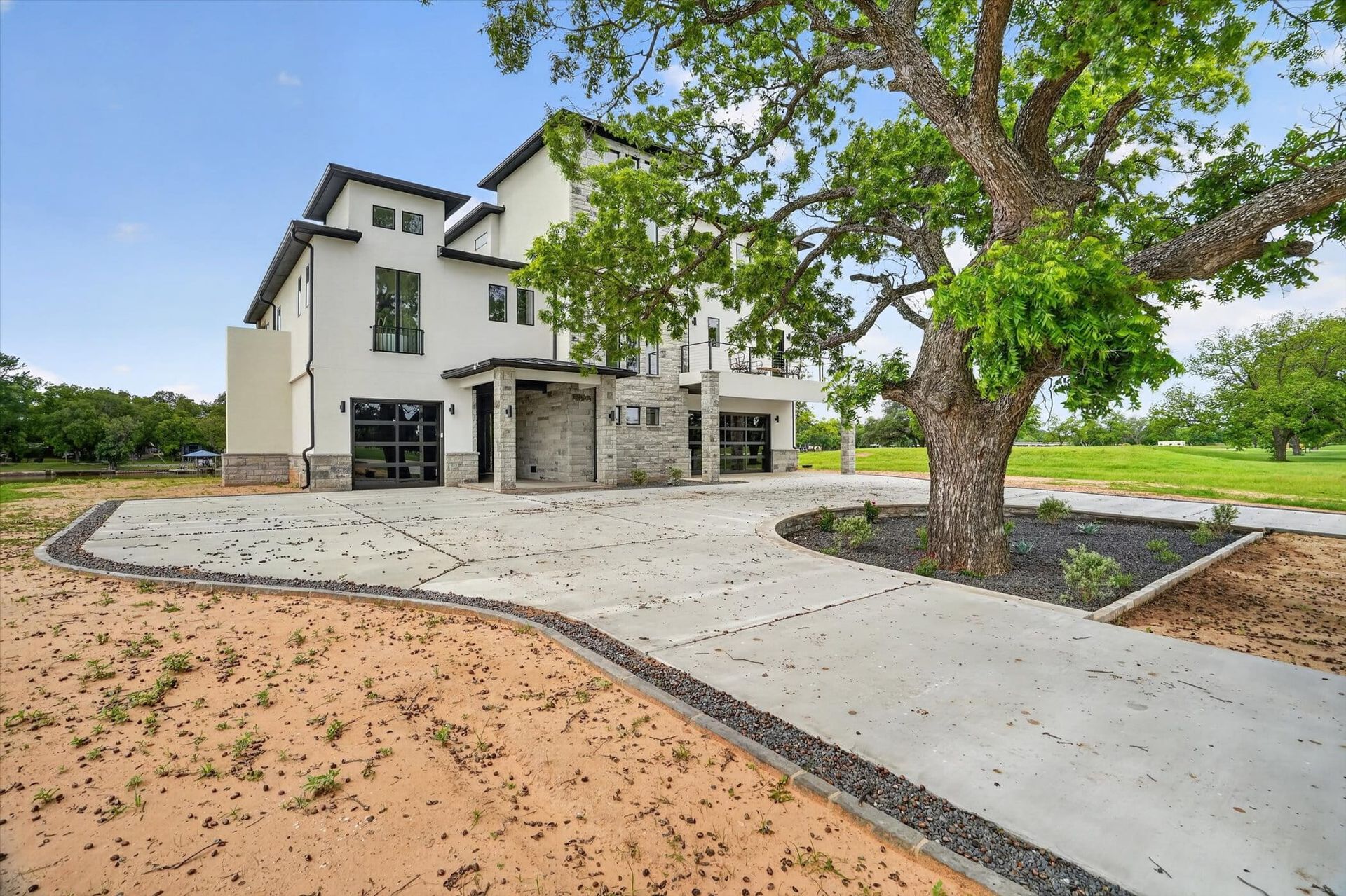 1046 River Ranch Ln — riverfront estate on the Brazos River in Weatherford, TX