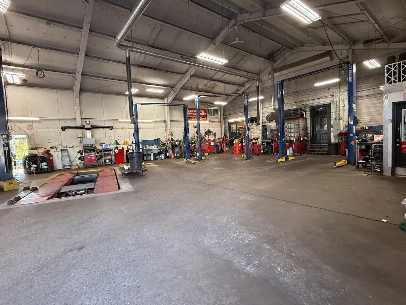 Wide View Of Fleet Service Repair Shop Interior | Garry's Service Center