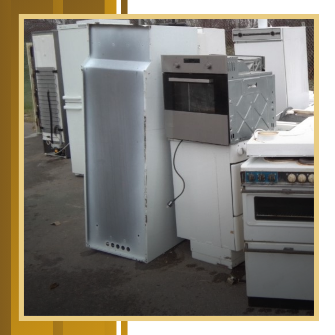 HSDO Junk Removal truck parked outside