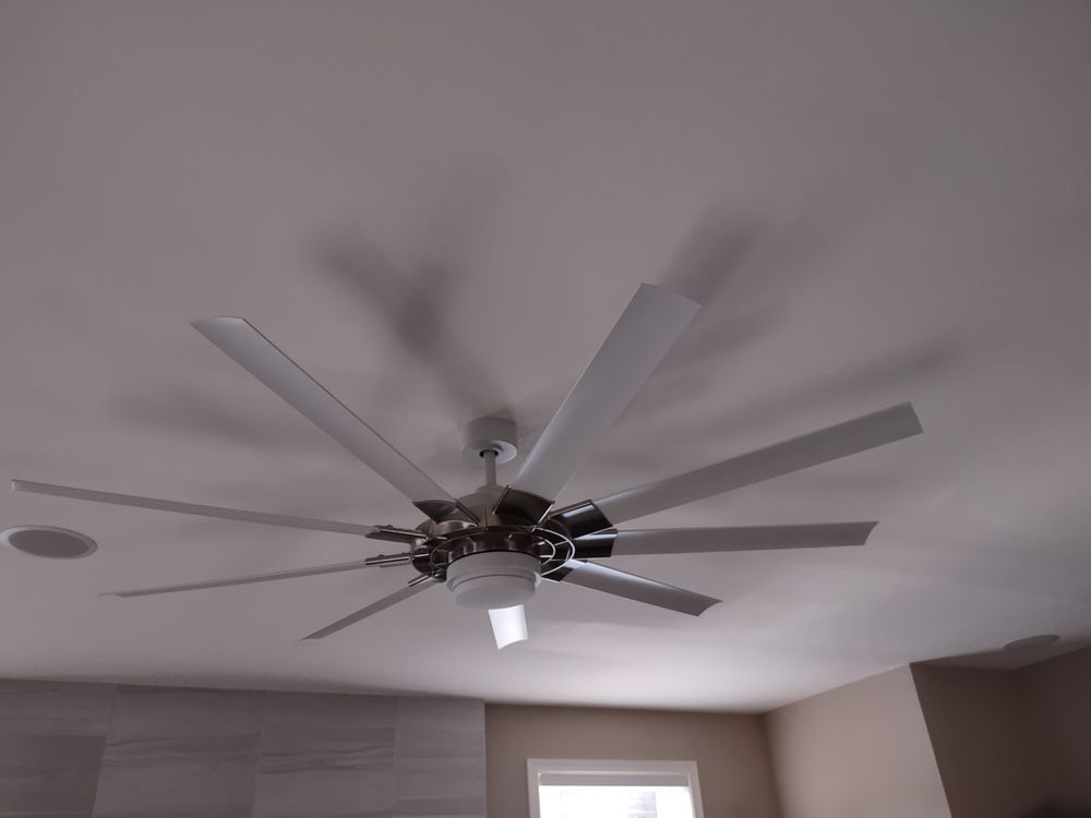 A ceiling fan is hanging from the ceiling in a room