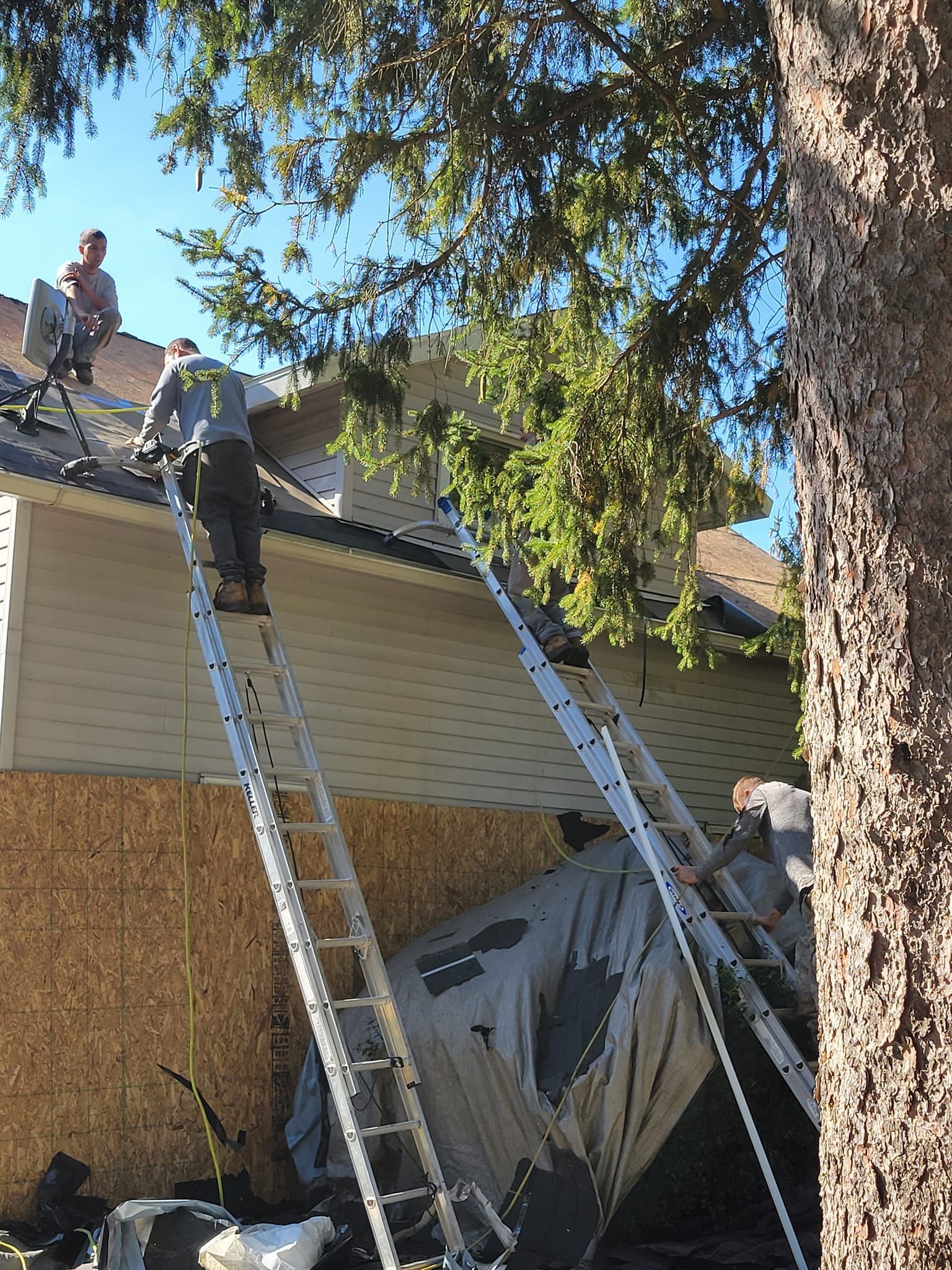 A roofing service in Marshall, MI - R Glover Roofing hard at work