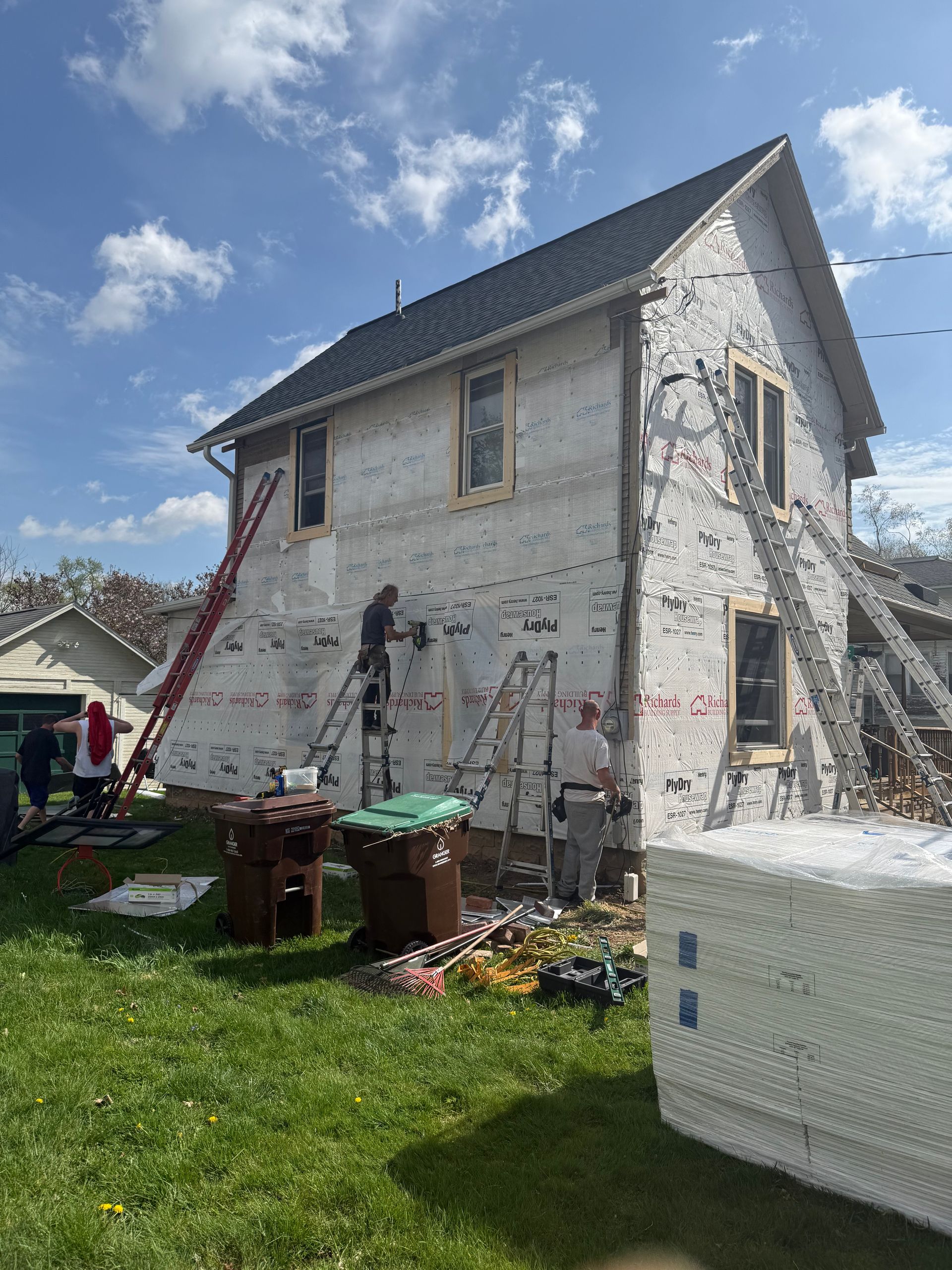 A siding installation in Marshall, MI - R Glover Roofing hard at work