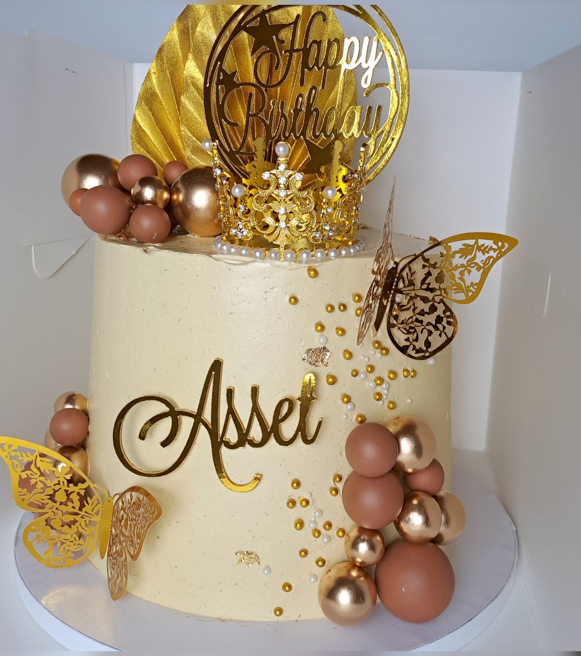 A birthday cake with the name asset on it